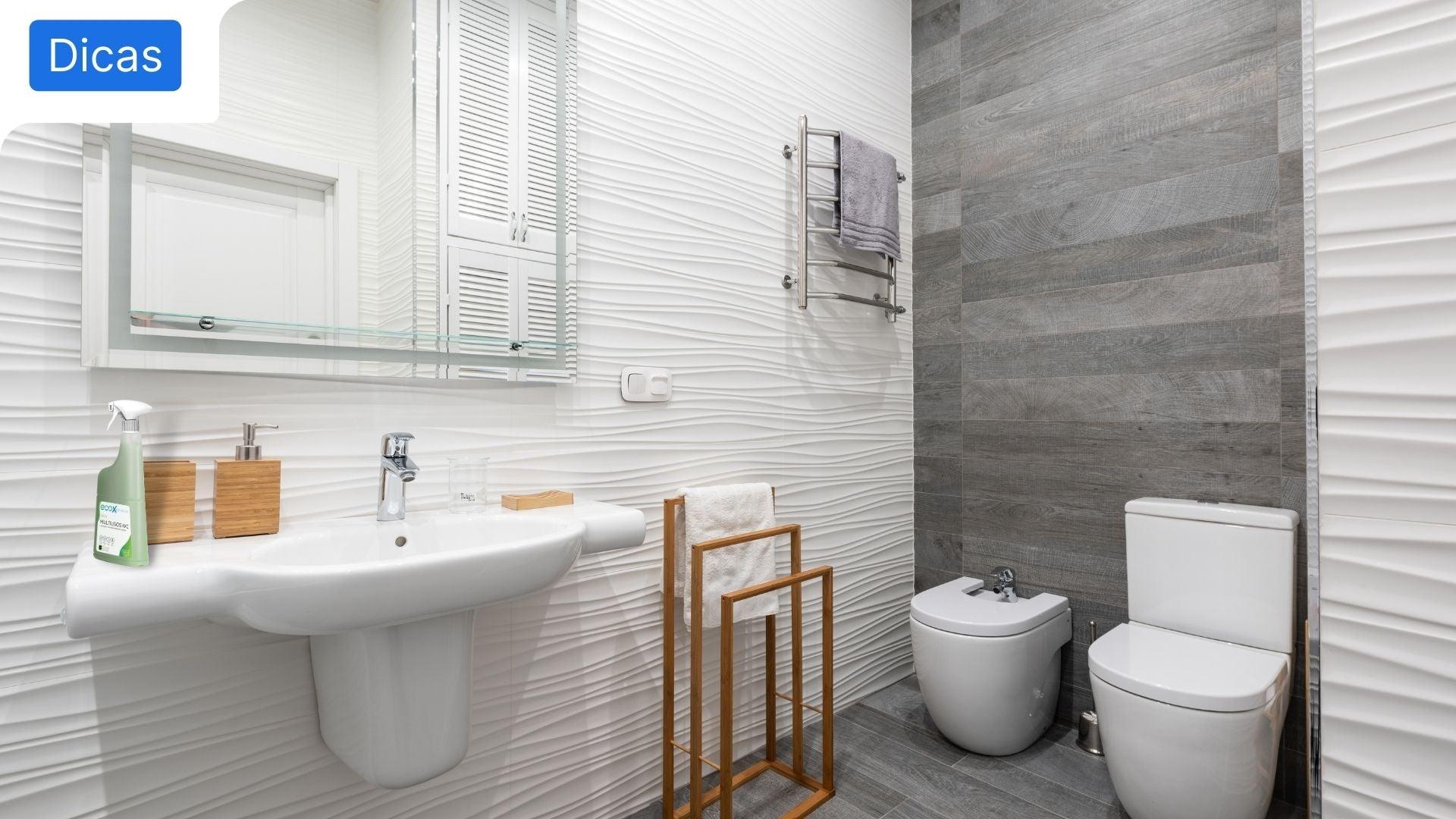 Casa de banho com o detergente WC Figo, para retratar o tema de como limpar calcário das superfícies