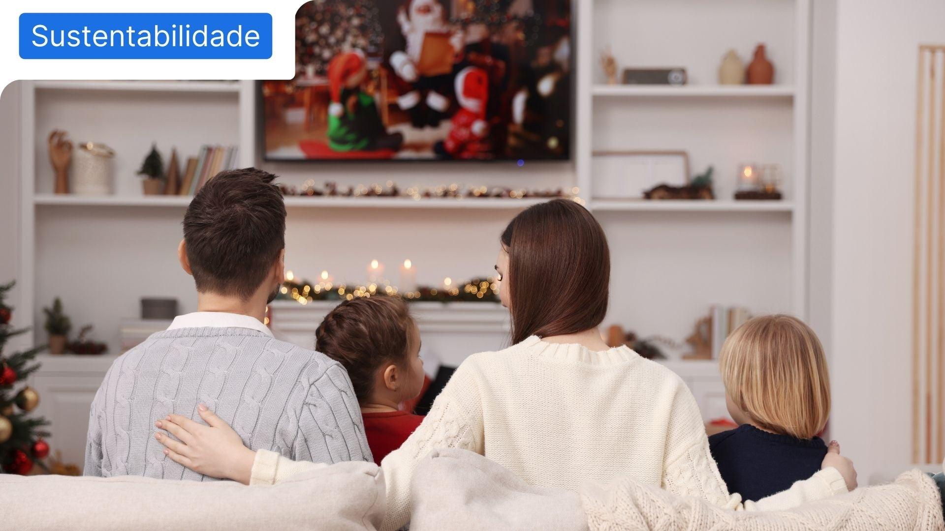 Família a ver um filme de natal