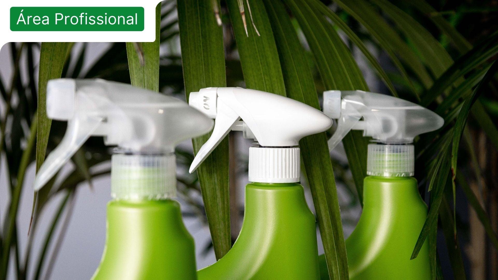 Parte de cima de 3 detergentes ecológicos EcoX
